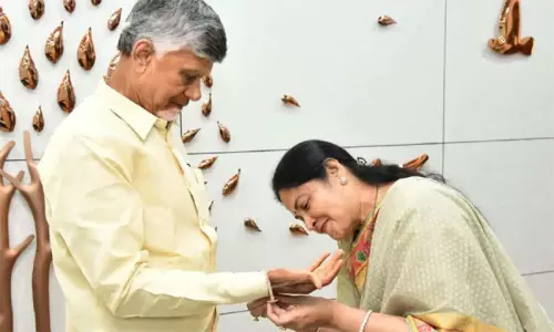 ఫ్యాక్ట్ చెక్.. చంద్రబాబుకు రూ.కోటి విలువైన రాఖీ? అసలు నిజం తెలిస్తే షాక్ అవ్వాల్సిందే..