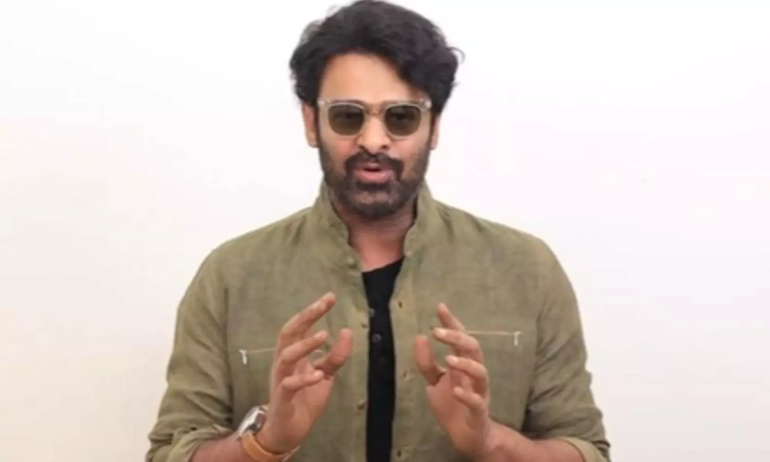 ఇప్పటికీ చిన్న పిల్లవాడే.. ప్రభాస్ పై హీరోయిన్ కామెంట్స్!