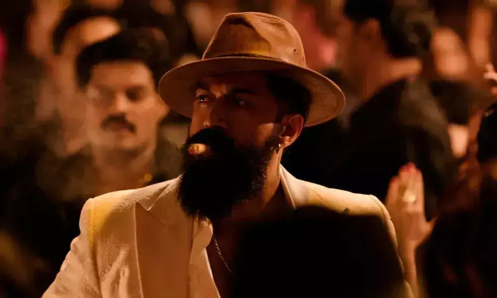 లీక్స్ తో ఫాన్స్ ని కన్ ఫ్యూజ్ చేస్తున్నారా .. కారణాలు ఏంటి..? లీక్స్ తో ఫాన్స్ ని కన్ ఫ్యూజ్ చేస్తున్నారా .. కారణాలు ఏంటి..?