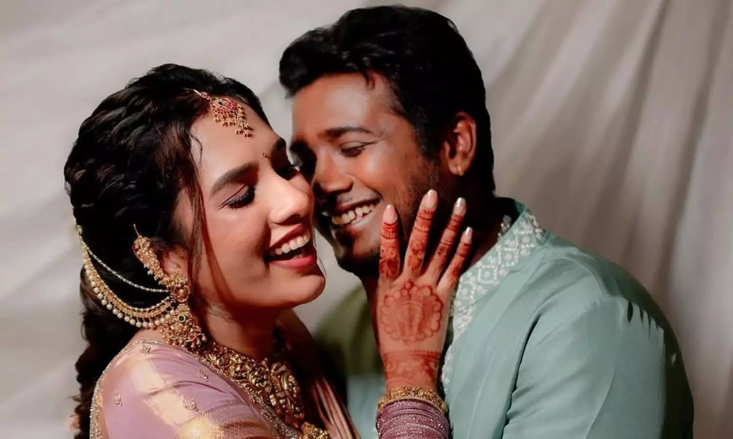 నూతన ఆరంభం.. కాబోయే భార్యతో నిశ్చితార్థ ఫోటోలు షేర్ చేసిన రాహుల్!