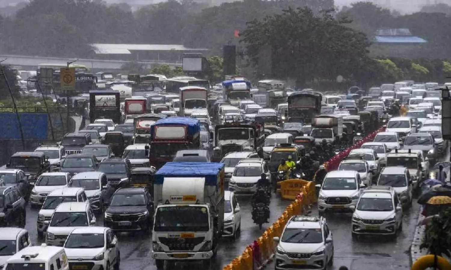 ట్రాఫిక్‌ జామ్‌లో టోల్‌ వసూలుపై సుప్రీంకోర్టు ప్రశ్న