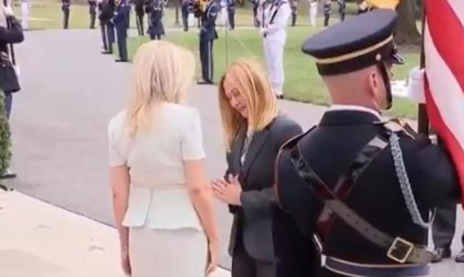 మోడీ ఎఫెక్ట్ : అమెరికాలో మెలోనీ ‘నమస్తే’.. వైరల్