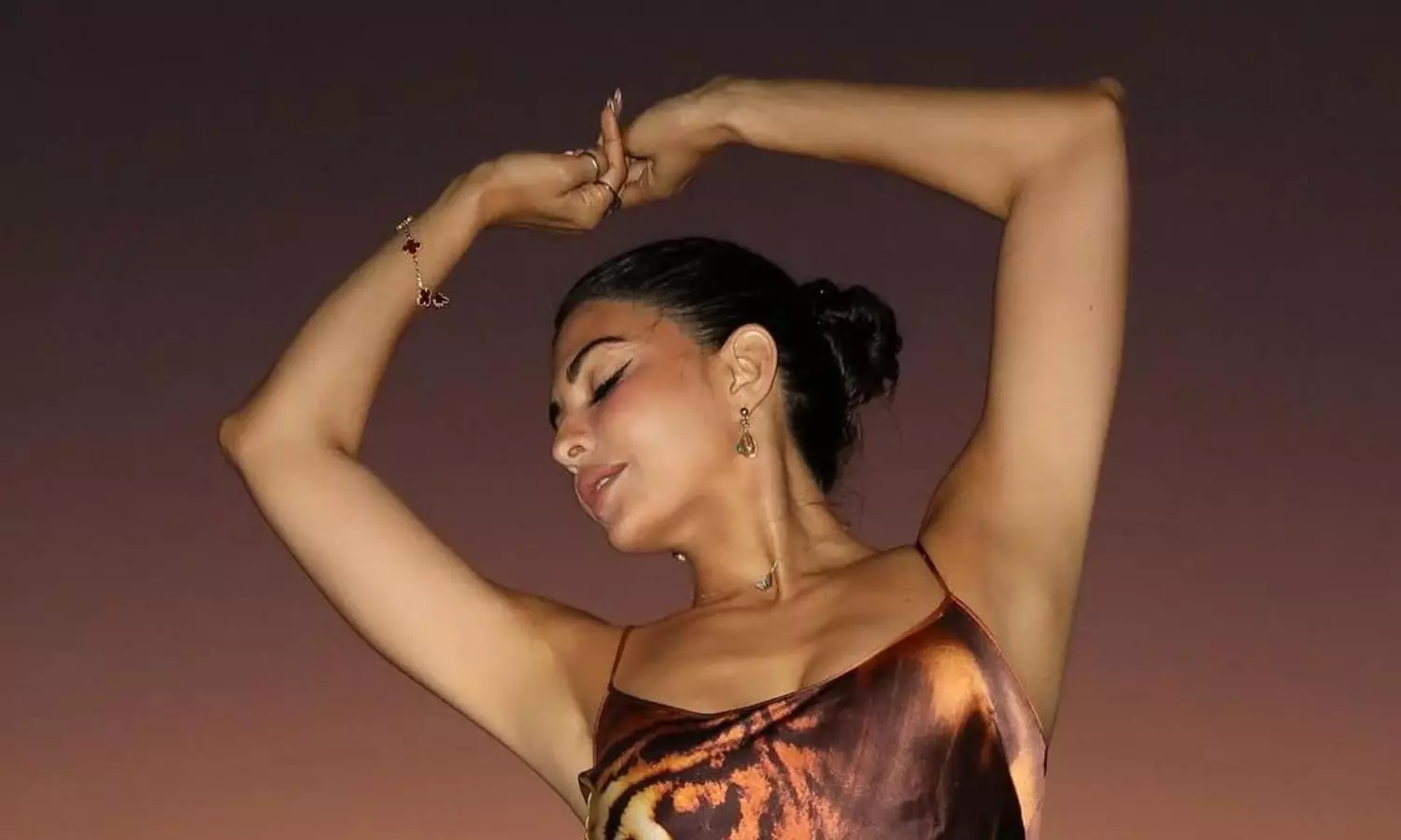 ఫోటో స్టోరి: ఏంద‌మ్మా జాకీ ఈ పులి వేషం?