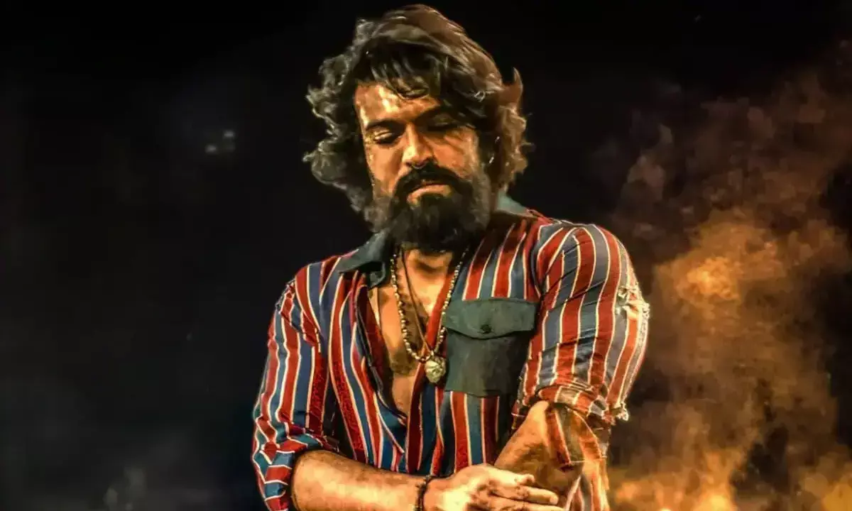 చరణ్ లుక్స్.. పూనకాలు గ్యారెంటీనా..? చరణ్ లుక్స్.. పూనకాలు గ్యారెంటీనా..?