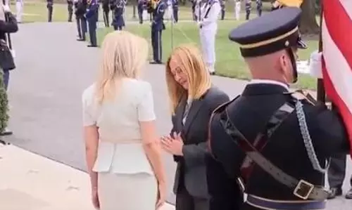 మోడీ ఎఫెక్ట్ : అమెరికాలో మెలోనీ ‘నమస్తే’.. వైరల్