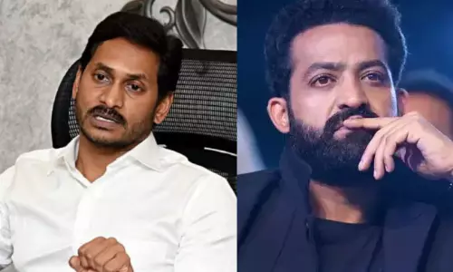 జగన్ జూనియర్ లని కలుపుతున్నదెవరు ?