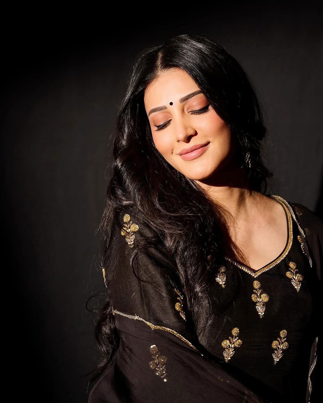 Shruti Haasan Shares Elegant Look on Instagram