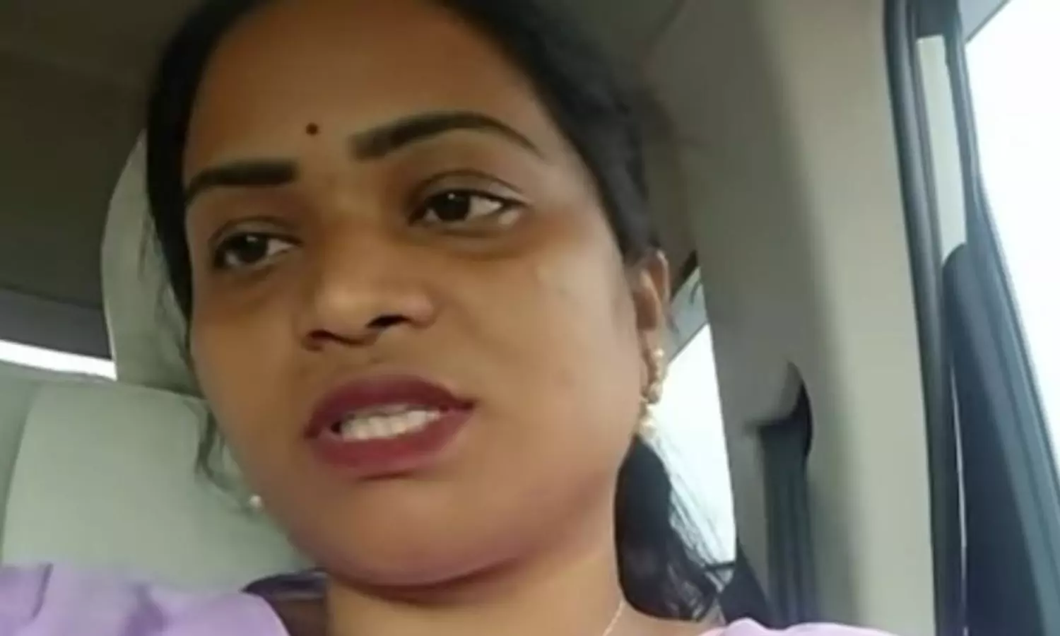 ఏపీ పోలీసులకు వణుకు పుట్టిస్తున్న ‘అరుణ’ ఏపీ పోలీసులకు వణుకు పుట్టిస్తున్న ‘అరుణ’