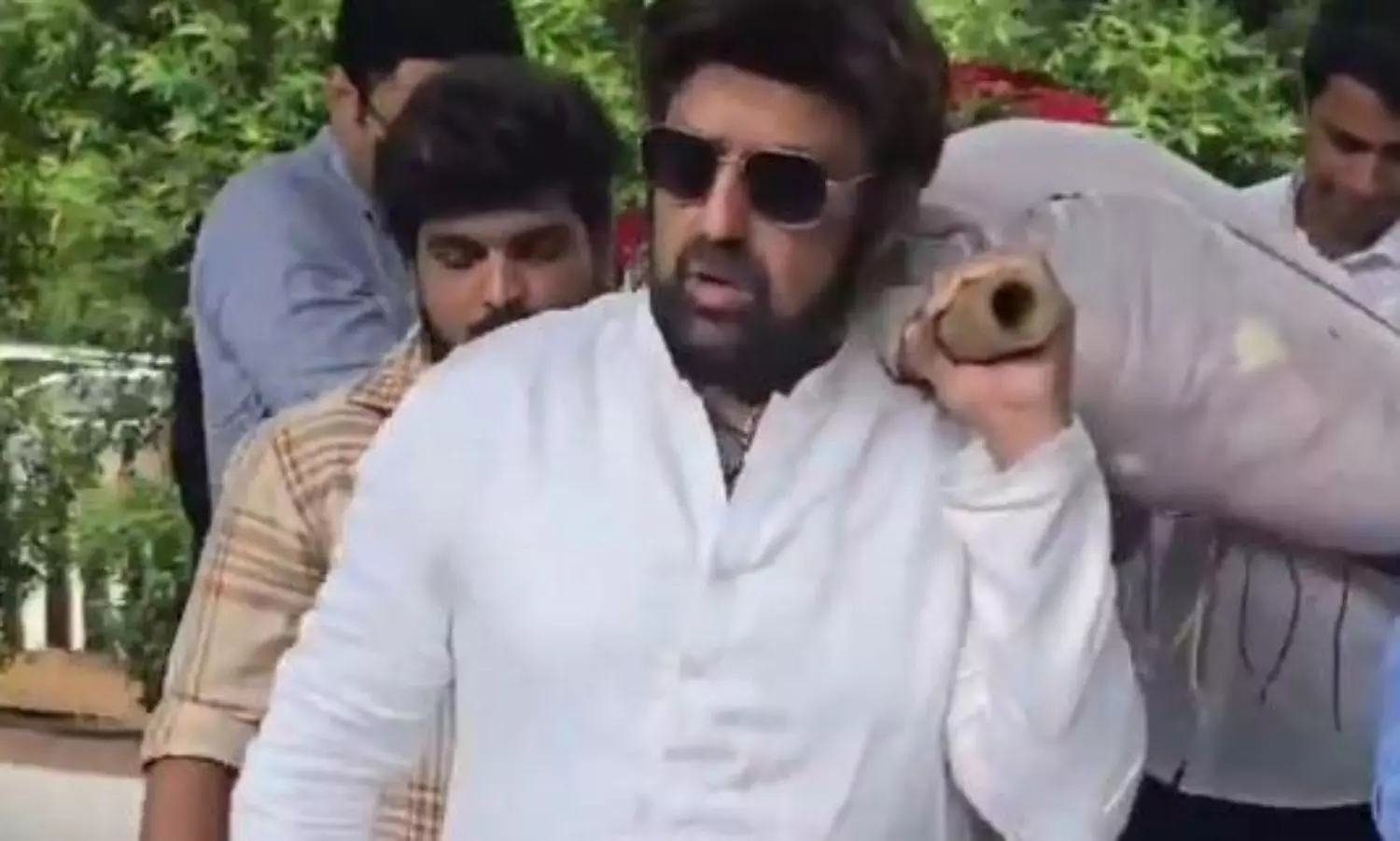 ముగిసిన నందమూరి పద్మజ అంత్యక్రియలు.. పాడే మోసిన బాలయ్య!