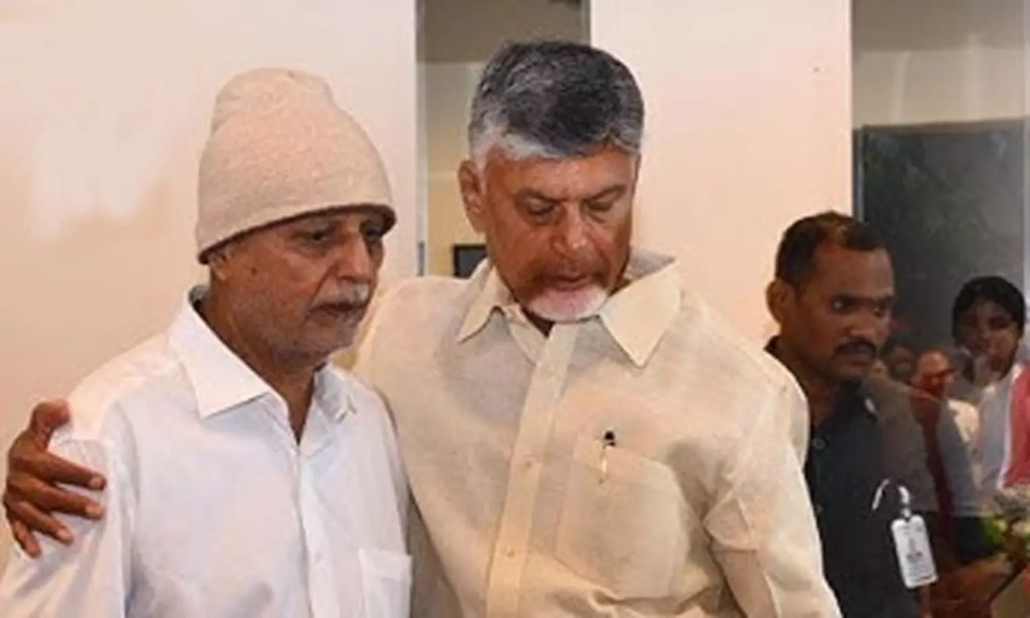 ఎన్టీఆర్ ఫ్యామిలీలో చంద్రబాబుకు మొదట పరిచయం ఆయనతోనే !
