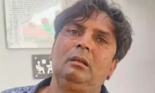 సీఎంపై దాడిచేసిన వ్యక్తి మామూలోడు కాదు..