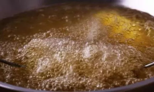 మరిగిన నూనెపోసి హత్య.. భర్తను అతికిరాతకంగా చంపిన భార్య.. కారణం ఇదే..!