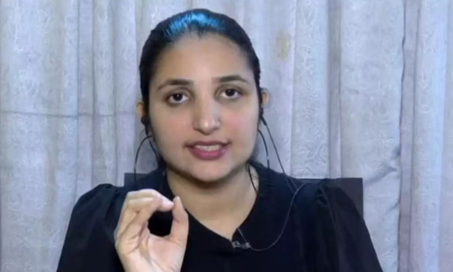 ఆ యువనేత హోటల్ కి రమ్మన్నాడు.. హీరోయిన్ సంచలన ఆరోపణలు! ఆ యువనేత హోటల్ కి రమ్మన్నాడు.. హీరోయిన్ సంచలన ఆరోపణలు!