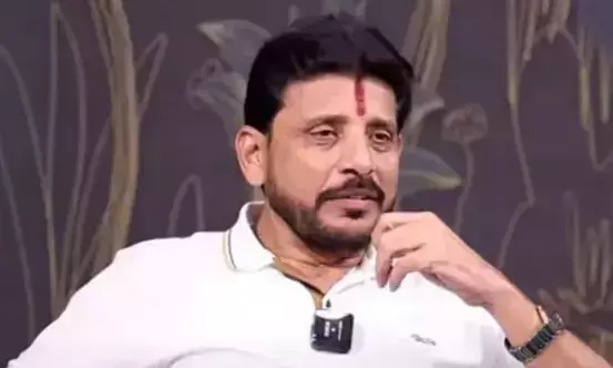 చీరలు మడతేసుకోవడం కాదు....శ్రీకాకుళం జిల్లా రాజకీయాలను కూడా మడతేస్తా!