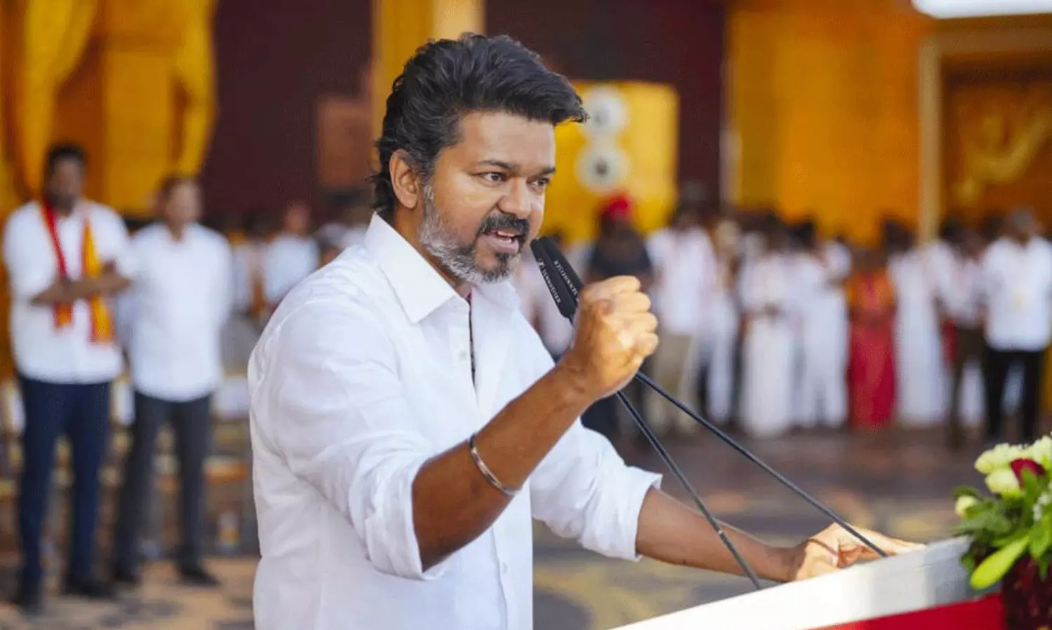 తమిళ రాజకీయాల్లో భారీ సంచలనం.. దళపతి విజయ్ సెన్సేషన్