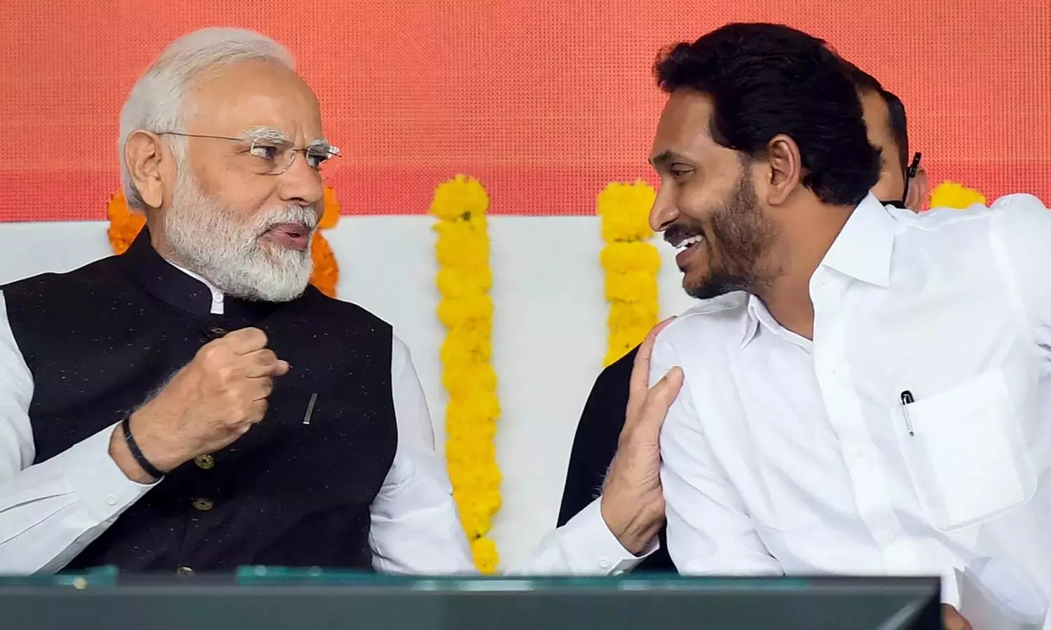 ఆ వ్యతిరేకతే బీజేపీ వైసీపీలను దగ్గర చేస్తోందా ? ఆ వ్యతిరేకతే బీజేపీ వైసీపీలను దగ్గర చేస్తోందా ?