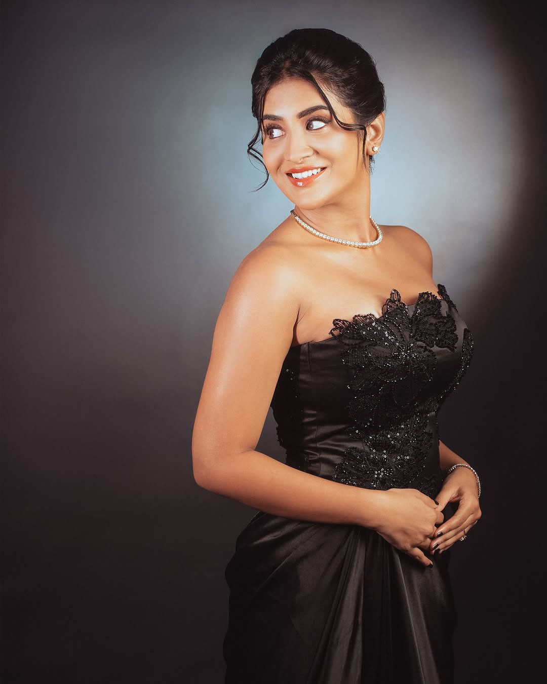 Rashi’s Look Will Make You Fall in Love with Fashion Rashi’s Look Will Make You Fall in Love with Fashion