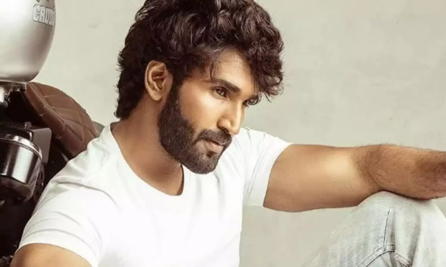 బాల‌య్య వ్య‌క్తి కాదు.. అందుకే విల‌న్ గా చేస్తున్నా