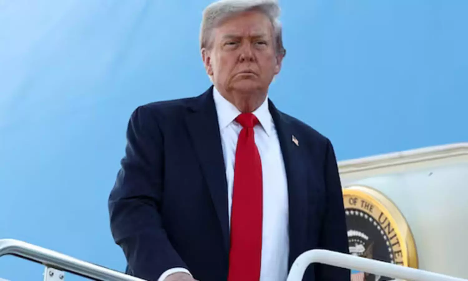 ట్రంప్ ఎఫెక్ట్: అమెరికాకు 61 వేల కోట్ల నష్టం! ట్రంప్ ఎఫెక్ట్: అమెరికాకు 61 వేల కోట్ల నష్టం!