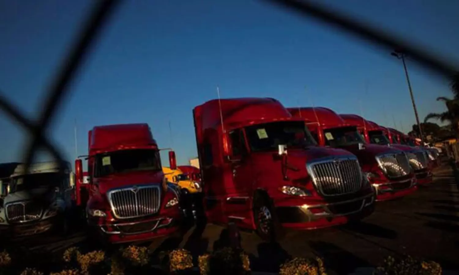 అమెరికాలో విదేశీ డ్రైవ‌ర్ల‌కు బ్రేక్‌! వీసాలు క‌ట్‌!