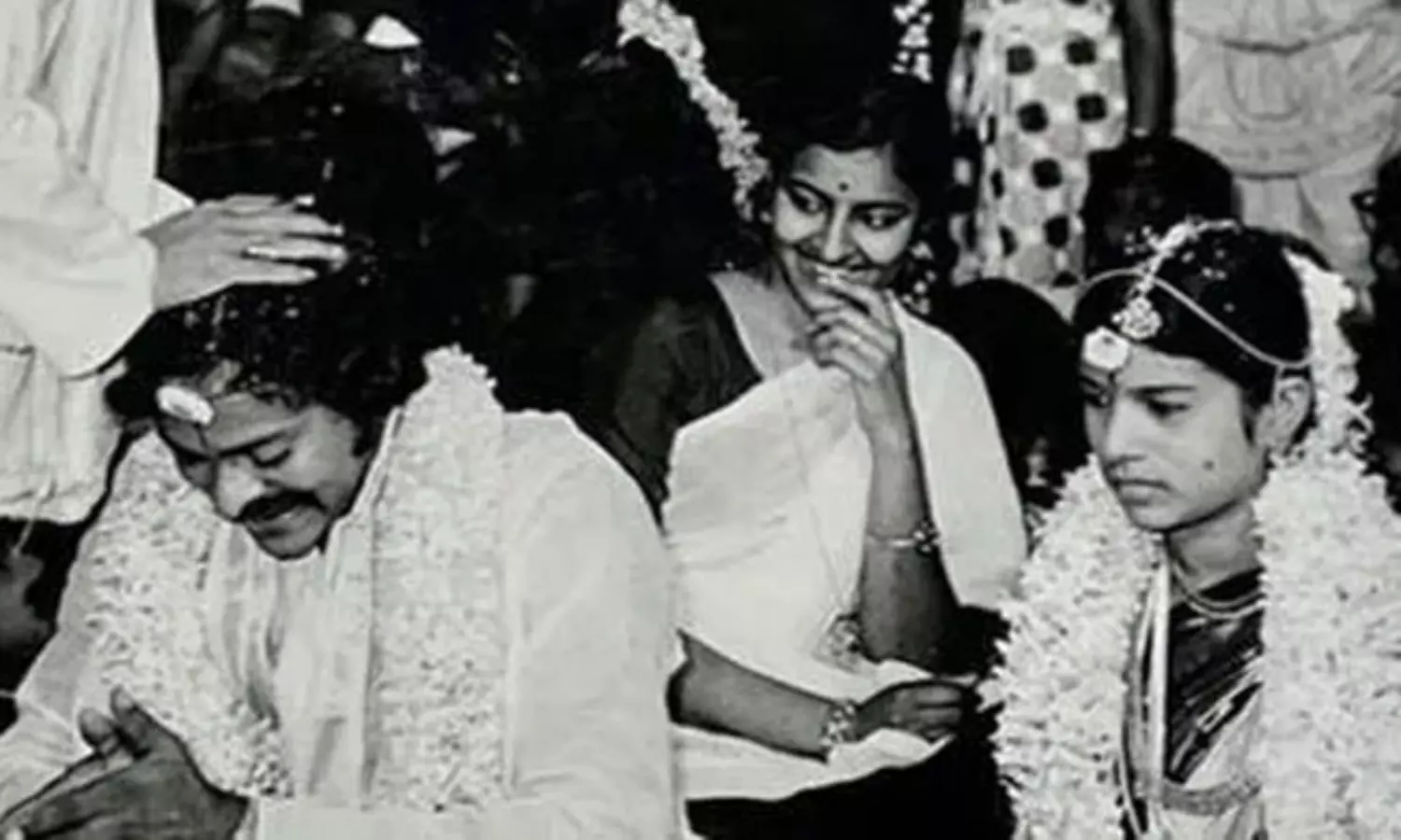 చిరిగిన చొక్కాతోనే తాళి కట్టిన మెగాస్టార్