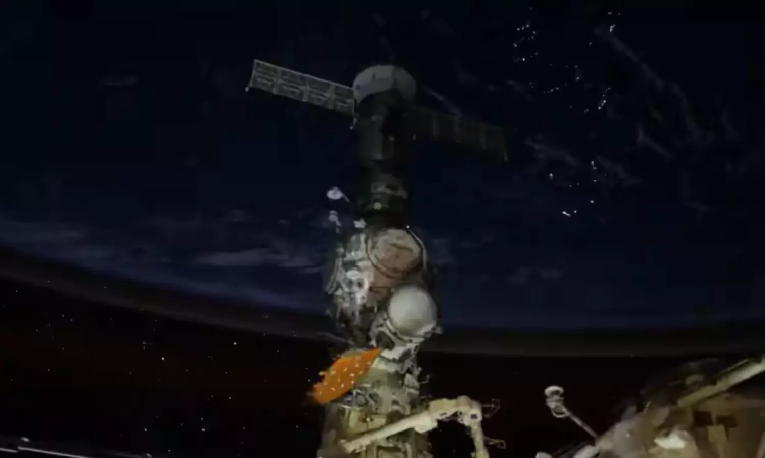 ISS చూపించిన అద్భుత దృశ్యం ISS చూపించిన అద్భుత దృశ్యం