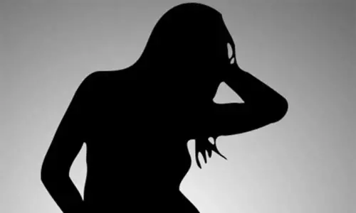 చెల్లి-నేను నేల‌పైనే.. అమ్మ జీవితం క‌ఠోరం: స్టార్ హీరోయిన్