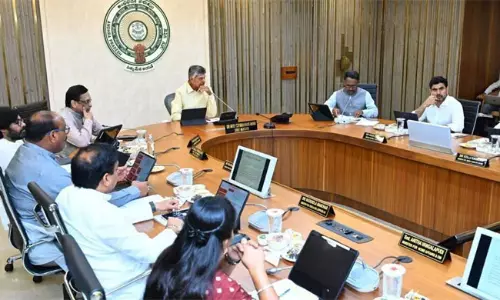 ప్రధాన నగరాల్లో యాచకులకు చెక్: ఏపీ ప్రభుత్వం కీలక నిర్ణయాలు ప్రధాన నగరాల్లో యాచకులకు చెక్: ఏపీ ప్రభుత్వం కీలక నిర్ణయాలు