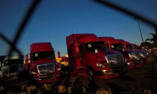 అమెరికాలో విదేశీ డ్రైవ‌ర్ల‌కు బ్రేక్‌! వీసాలు క‌ట్‌!