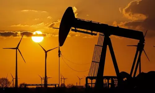 న‌వారో.. ట్రంప్‌ వాణిజ్య యుద్ధ‌ వ్యూహక‌ర్త.. భార‌త్ పాలిట విల‌న్‌