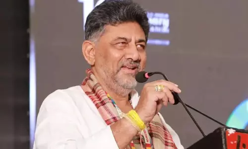 డీకే నోట ఆర్ఎస్ఎస్ పాట...హింట్ ఇస్తున్నారా ?