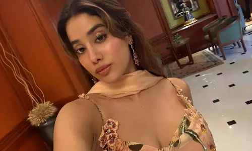 Janhvi Kapoor Is Just Awesome in This Floral Look Janhvi Kapoor Is Just Awesome in This Floral Look