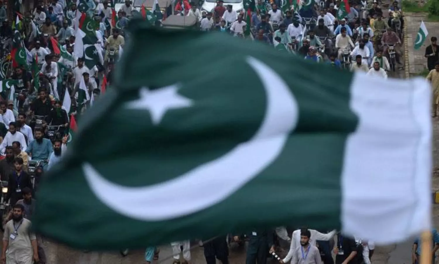 పాకిస్తాన్ ఆర్థిక వ్యవస్థ క్షీణించడానికి కారణం అదేనా?