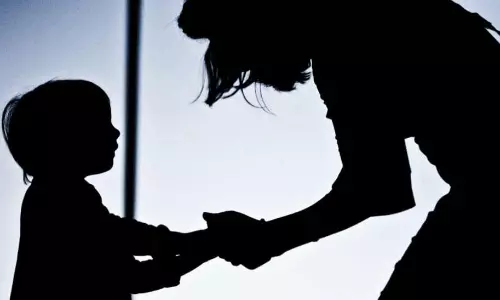 టీవీ సీరియల్ తెచ్చిన తంటా.. కుమారుడితో సహా గడ్డిమందు తాగిన భార్య! టీవీ సీరియల్ తెచ్చిన తంటా.. కుమారుడితో సహా గడ్డిమందు తాగిన భార్య!