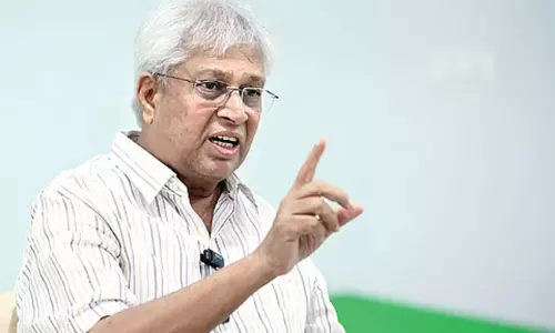 వైసీపీకి ఉండవల్లి డైరెక్షన్ ?