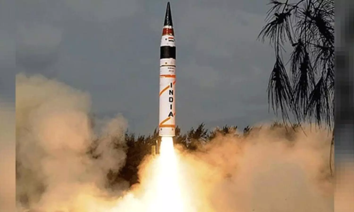 భారత అగ్ని-5కి చుచ్చుపోసుకుంటున్న పాకిస్తాన్.. కాళ్లబేరం భారత అగ్ని-5కి చుచ్చుపోసుకుంటున్న పాకిస్తాన్.. కాళ్లబేరం