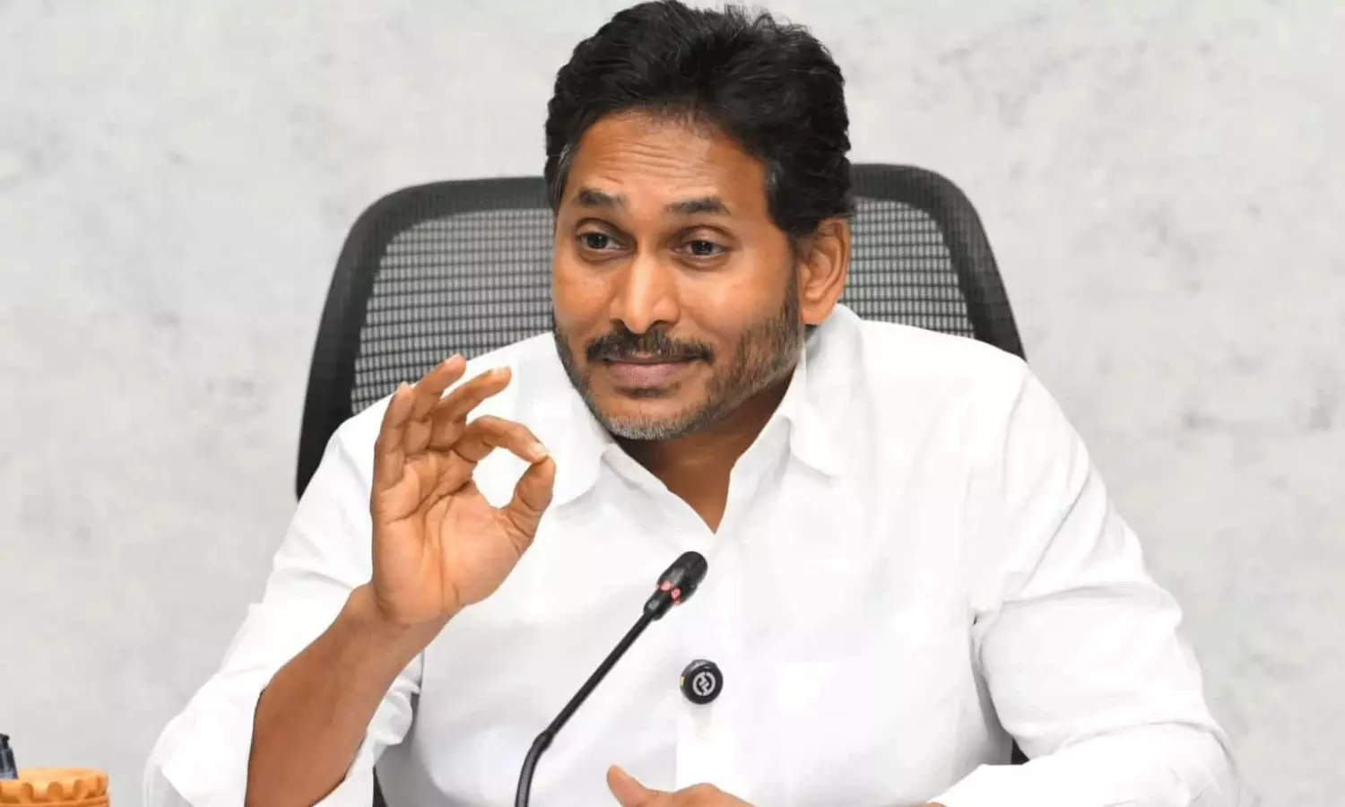 జగన్ రూటే సపరేటు.. మరోసారి కీలక నిర్ణయాలతో రూట్ పైకి ప్రతిపక్ష నేత జగన్ రూటే సపరేటు.. మరోసారి కీలక నిర్ణయాలతో రూట్ పైకి ప్రతిపక్ష నేత