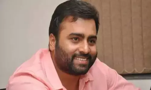 పాలిటిక్స్ లోకి రాకుండా ఆపేది ఎవరు అంటున్న హీరో !