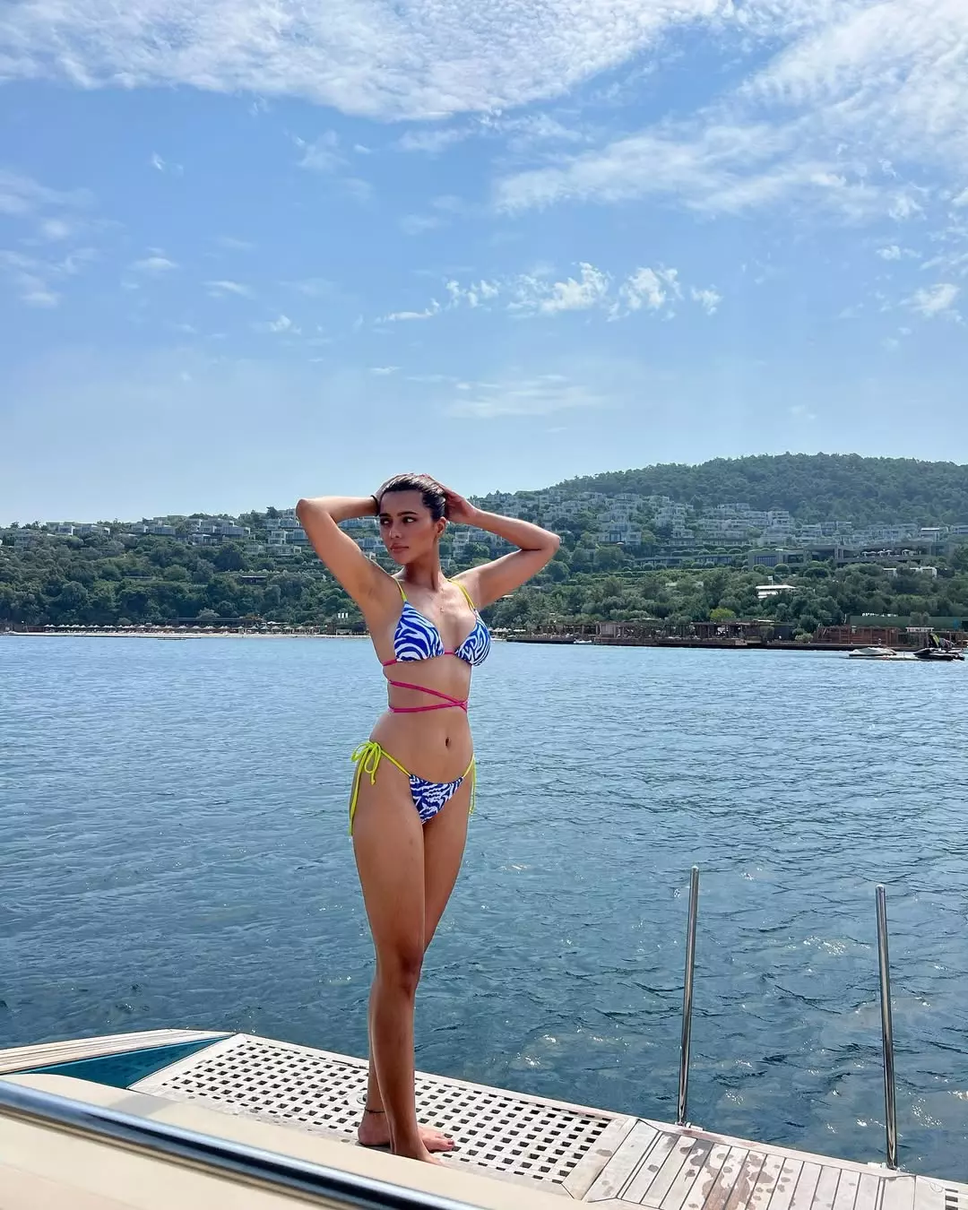 Ruhi Singh invests in gold glamorous snaps