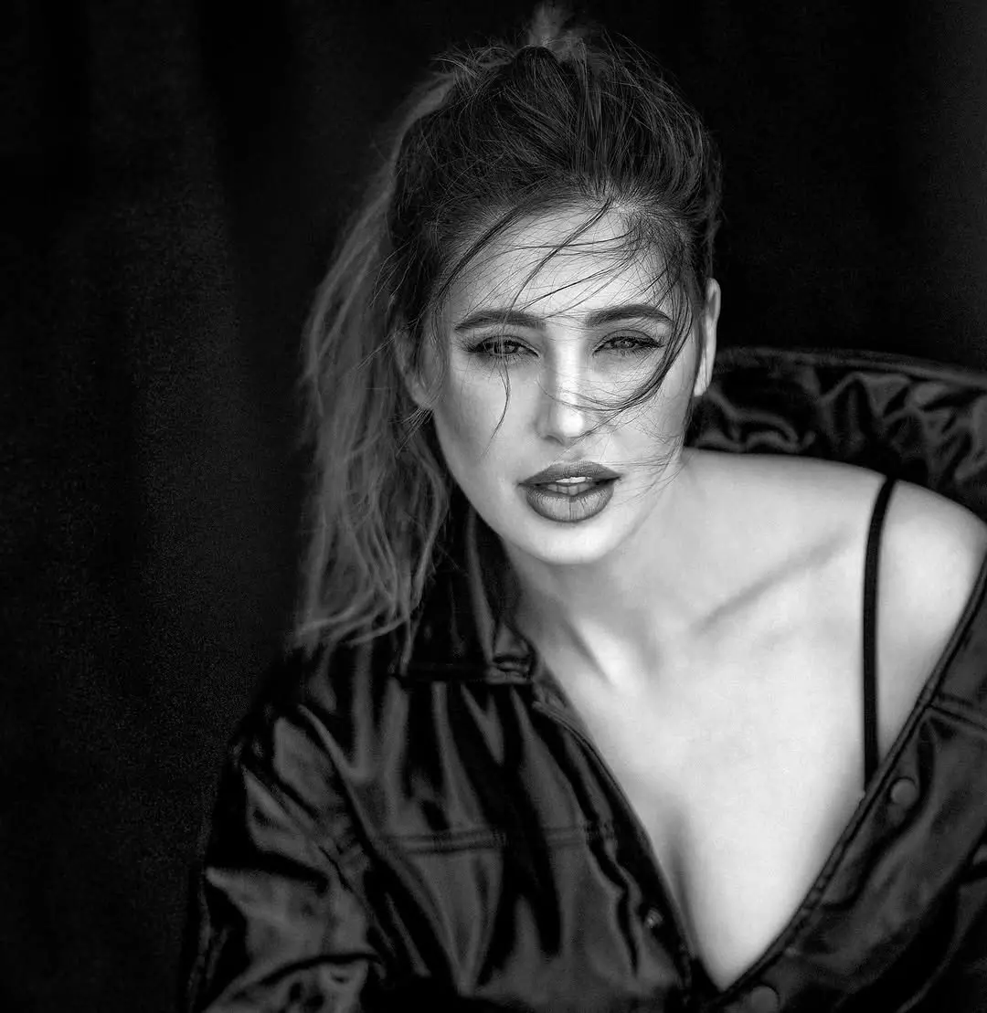 Nargis Fakhri’s Classic Headshot Reminds Fans of Vintage Glamour