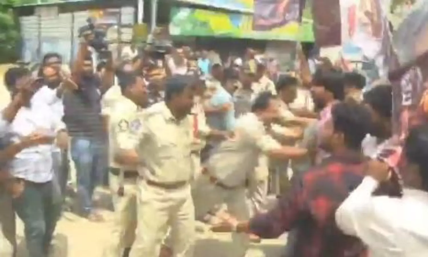 ఇప్పుడు అనంతపురంలో.. రేపు మరిన్నిచోట్ల అయితే ఏం చేస్తారు చంద్రబాబు? ఇప్పుడు అనంతపురంలో.. రేపు మరిన్నిచోట్ల అయితే ఏం చేస్తారు చంద్రబాబు?