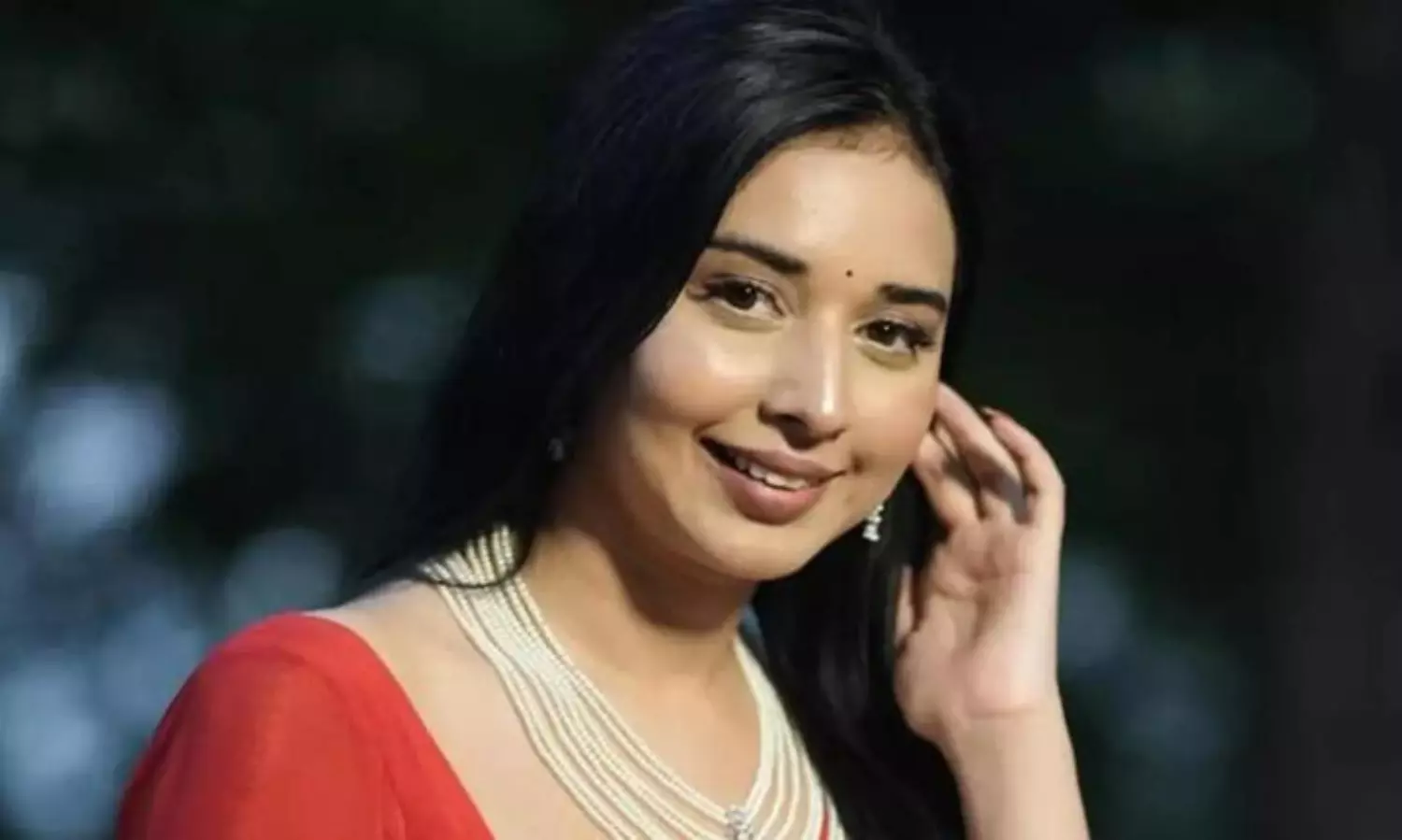 బిగ్ బాస్ హౌస్ లోకి మహా కుంభమేళా వైరల్ బ్యూటీ!