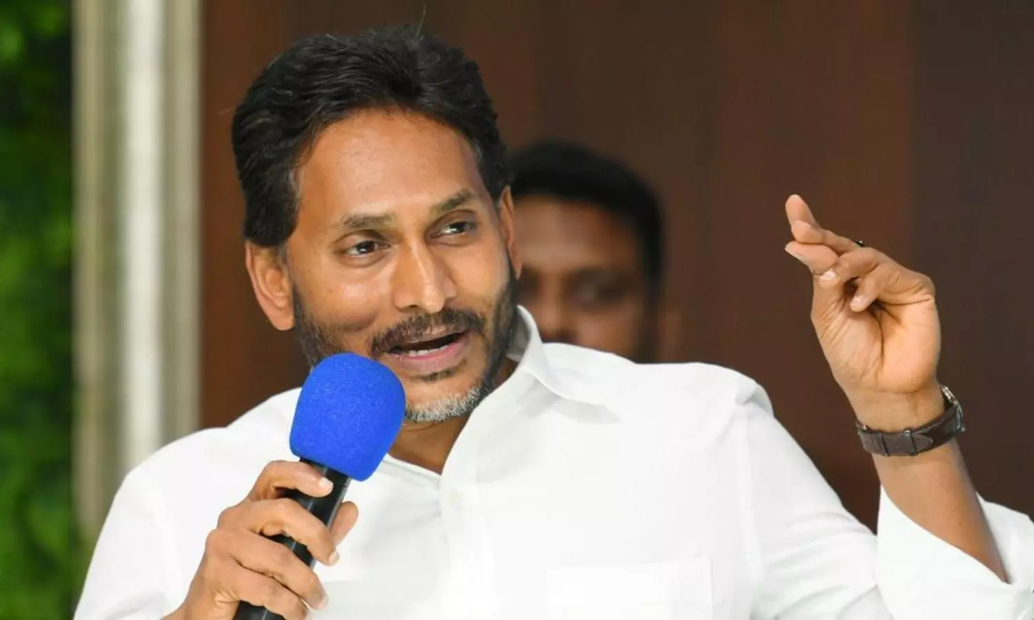నిర్ణయం మార్చుకున్న జగన్.. సర్కారుతో అమీతుమీ తేల్చుకోవడమేనట..! నిర్ణయం మార్చుకున్న జగన్.. సర్కారుతో అమీతుమీ తేల్చుకోవడమేనట..!