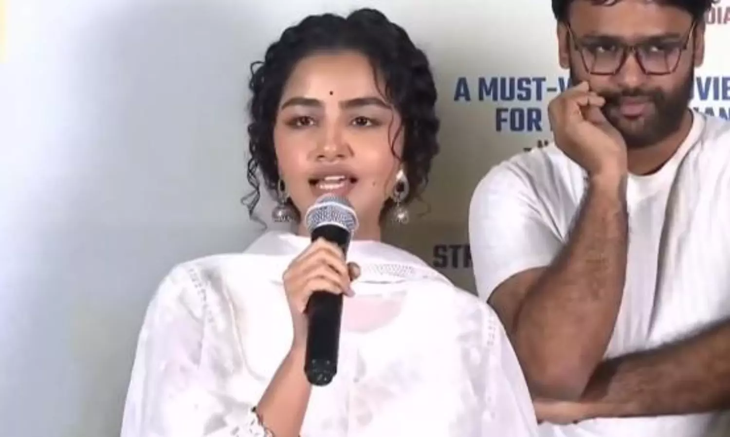 కమర్షియల్ సినిమాలో 1000 తప్పులున్నా పట్టించుకోరు - అనుపమ కమర్షియల్ సినిమాలో 1000 తప్పులున్నా పట్టించుకోరు - అనుపమ