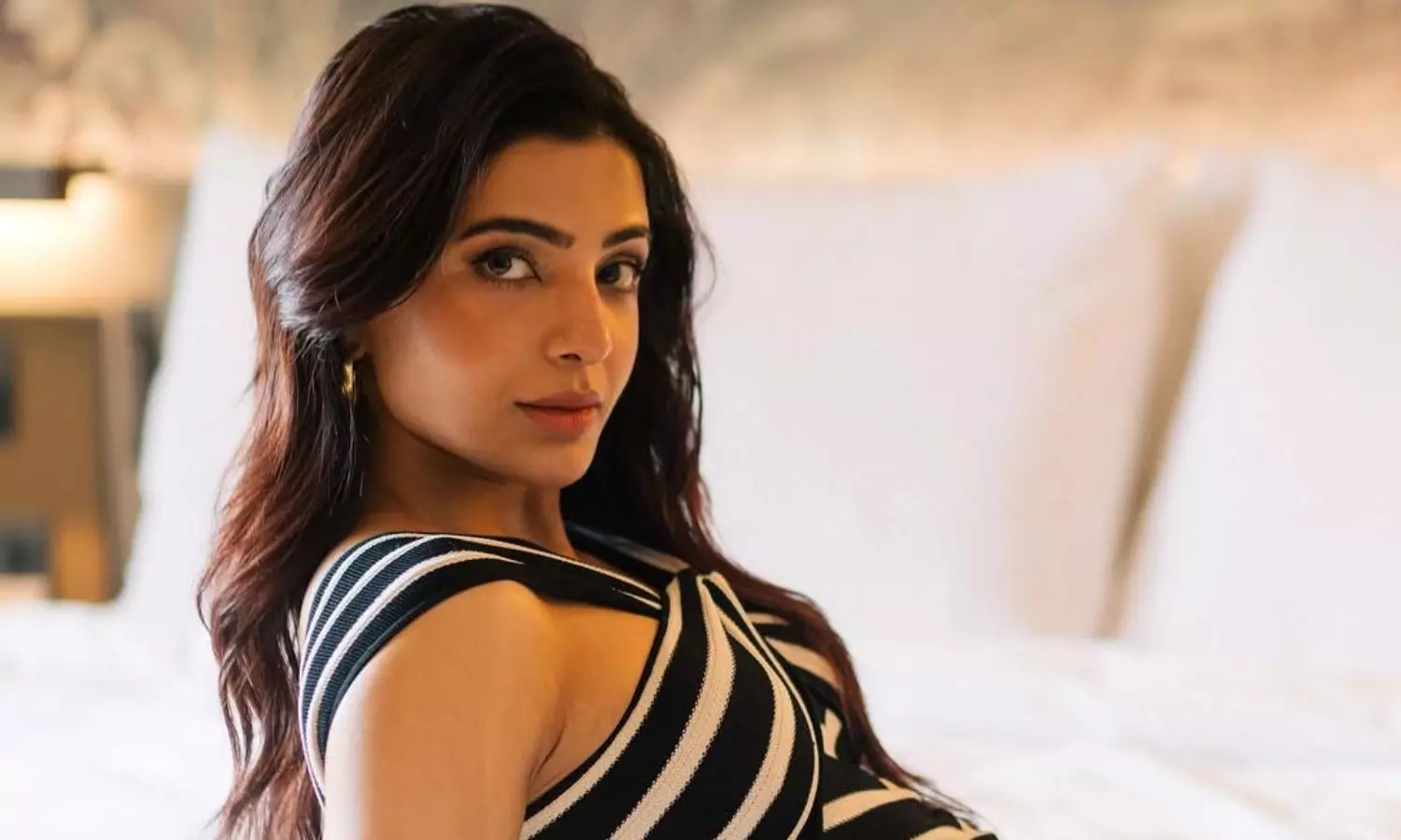 బ్లాక్ అండ్ వైట్ లుక్స్‌లో సామ్ మెస్మరైజ్