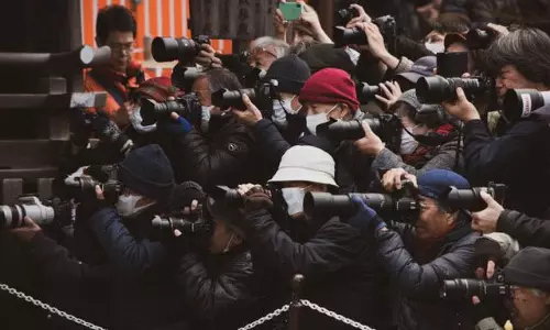 విరుష్కలానే ఈ జంట‌లు దేశం విడిచిపెడ‌తారేమో!