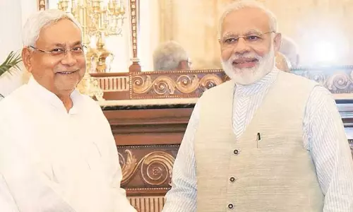 లోక్ సభకు మధ్యంతరమా ? హస్తినలో హాట్ హాట్ చర్చ !