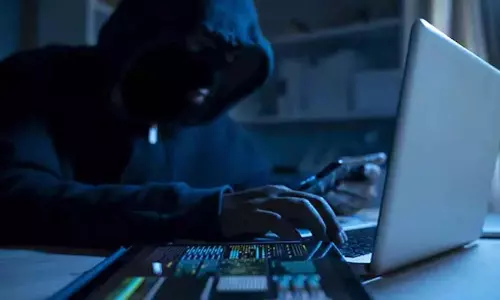 అయ్యగారిని వదలని సైబర్ మోసగాళ్లు