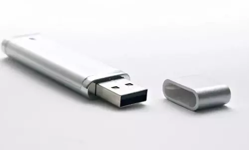 జమ్మూకశ్మీర్లో పెన్ డ్రైవ్ లు, వాట్సాప్ పై నిషేధం