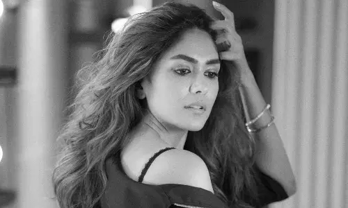 మృణాల్.. స్క్రిప్టు లేని మూవ్‌మెంట్స్